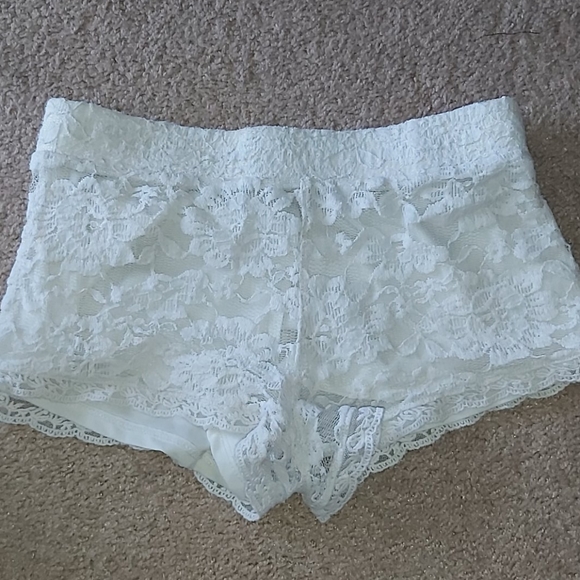 Shorts - Picture 2 of 3